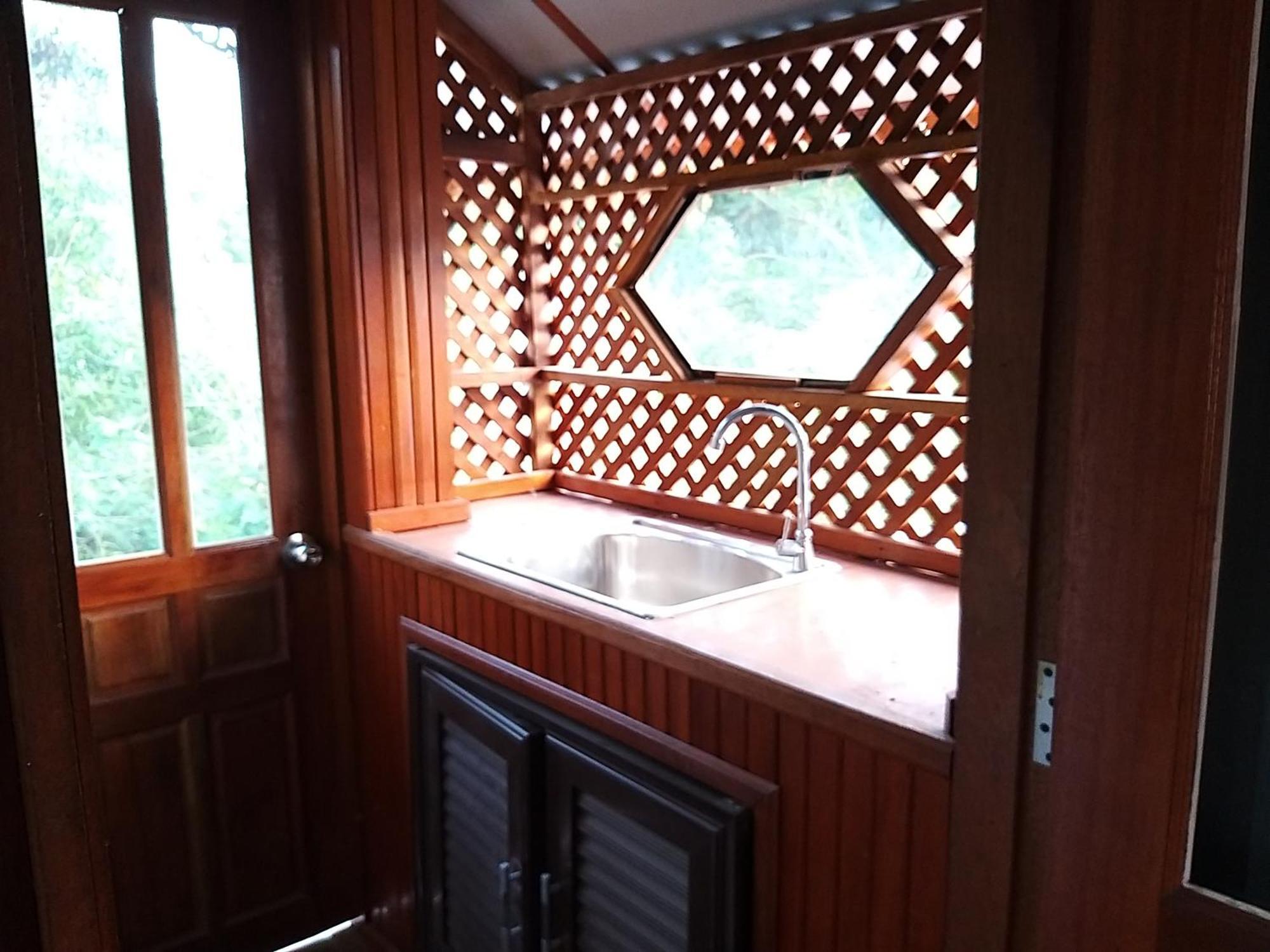 บ้านทะเลอิ่มเอม Bann Talay Im Eimm Ban Phe Habitación foto